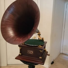 Rare Mahogany Victor 6 Or VI With Speartip Horn